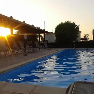 sunset-garden-villa.larnacahotels.org/